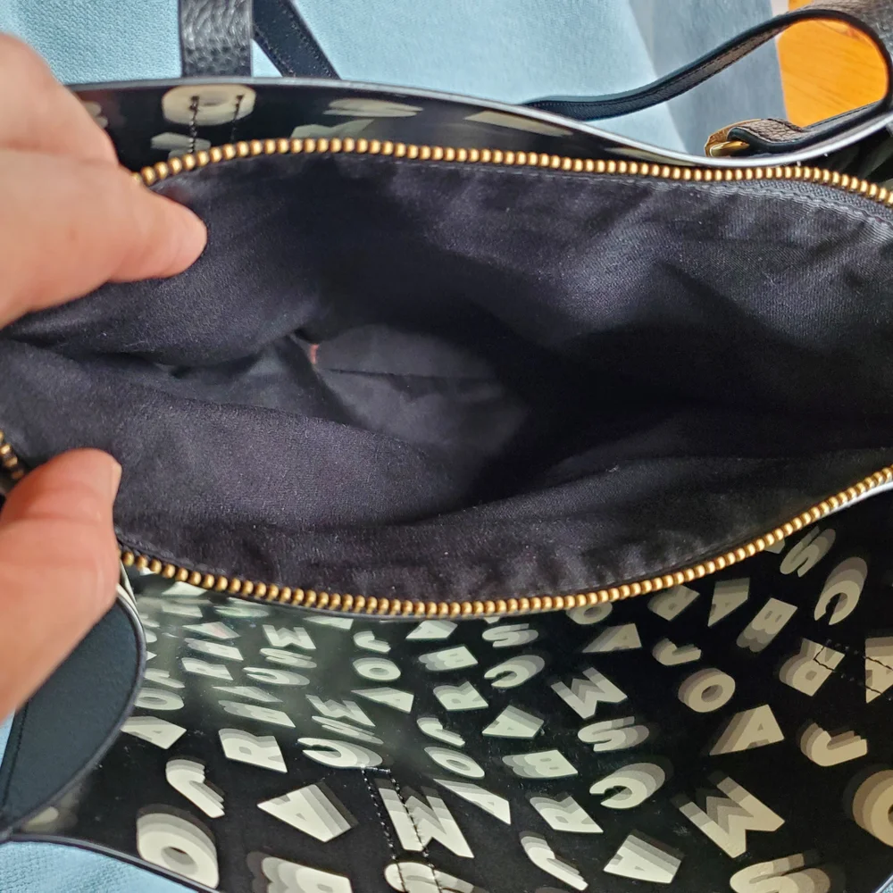 Marc Jacobs Black Leather Tote Sleek Design - Picture 4 of 16